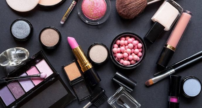 Top 5 Must-Have Makeup Products from Oscars Beauty Pakistan